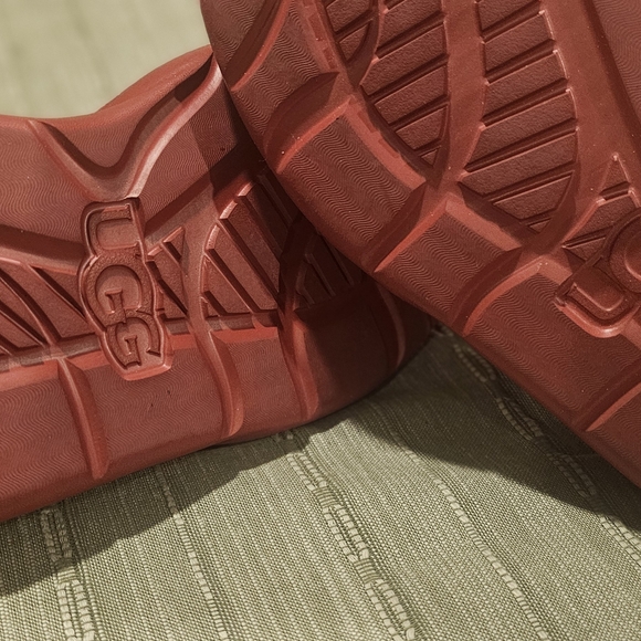 UGG Red Platform Slides - Picture 4 of 5